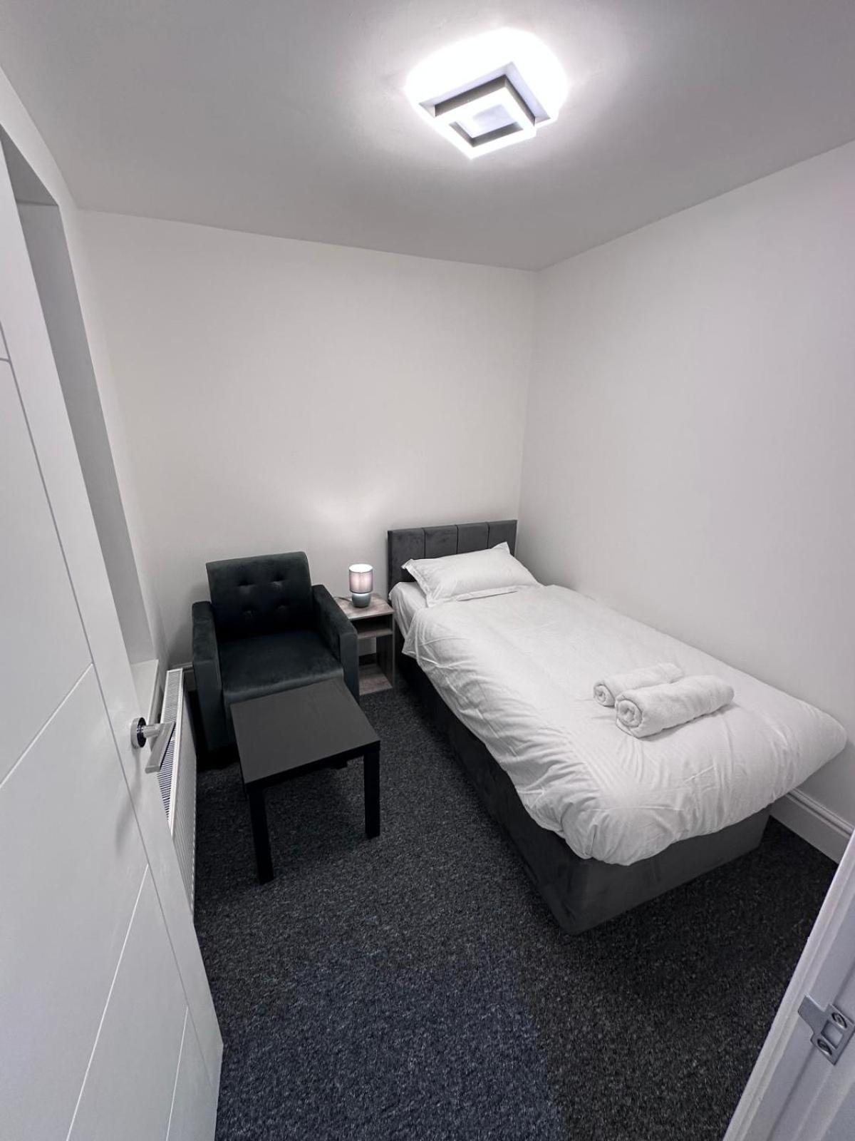 Modern Two-Bedroom Apartment Manchester Exterior photo